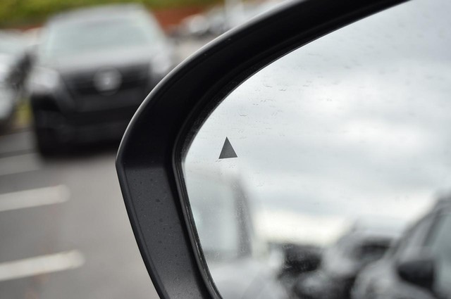 Nissan Kicks Vehicle Image 09