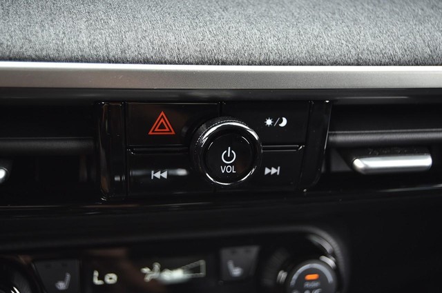 Nissan Kicks Vehicle Image 13