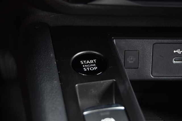 Nissan Kicks Vehicle Image 15