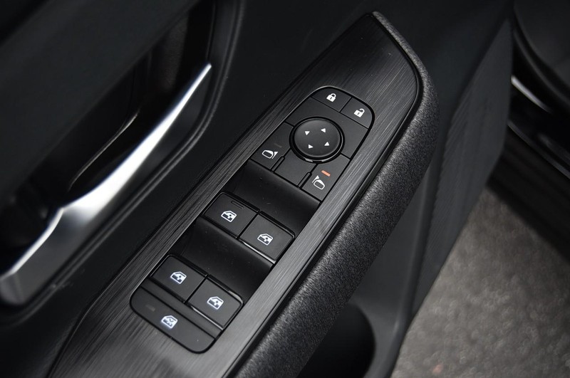 Nissan Kicks Vehicle Image 08