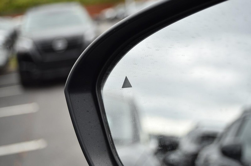 Nissan Kicks Vehicle Image 09