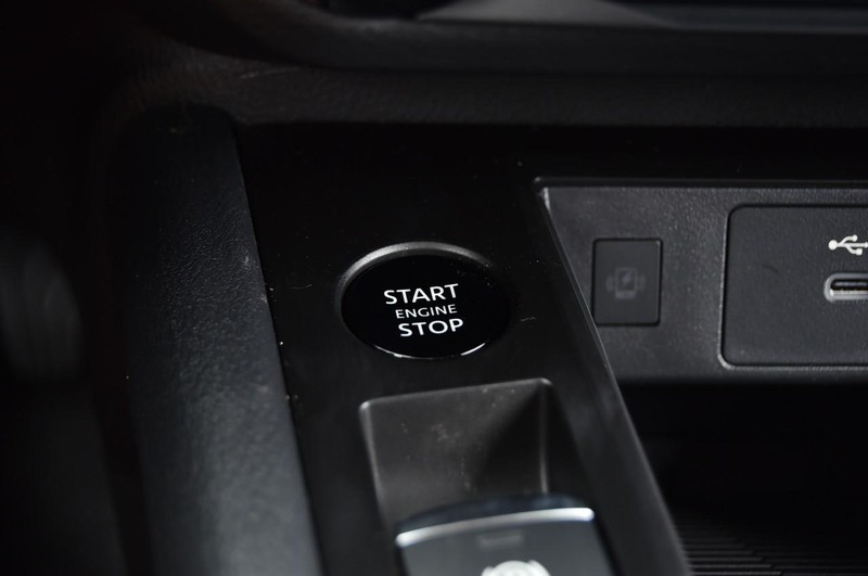 Nissan Kicks Vehicle Image 15