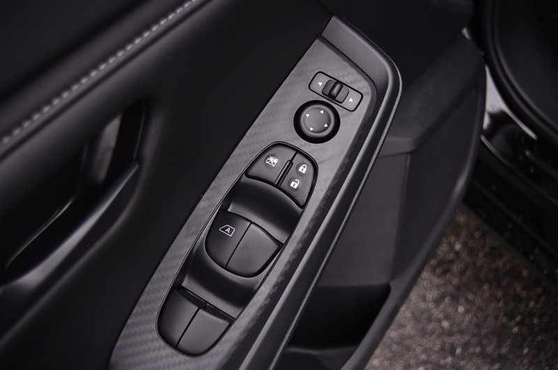 Nissan Sentra Vehicle Image 09