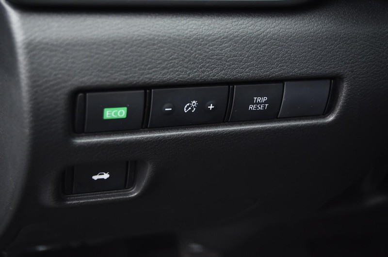 Nissan Sentra Vehicle Image 11