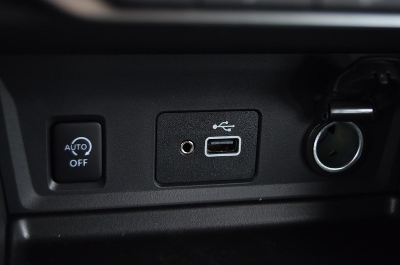 Nissan Sentra Vehicle Image 16