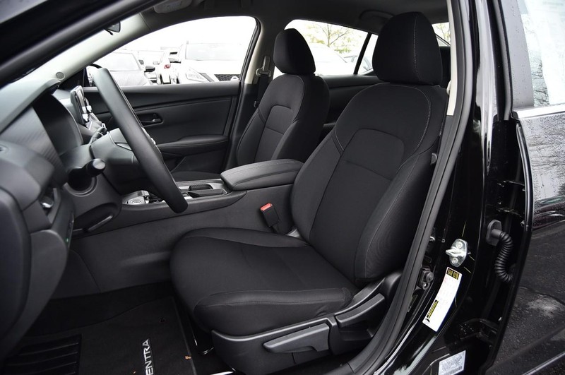 Nissan Sentra Vehicle Image 19