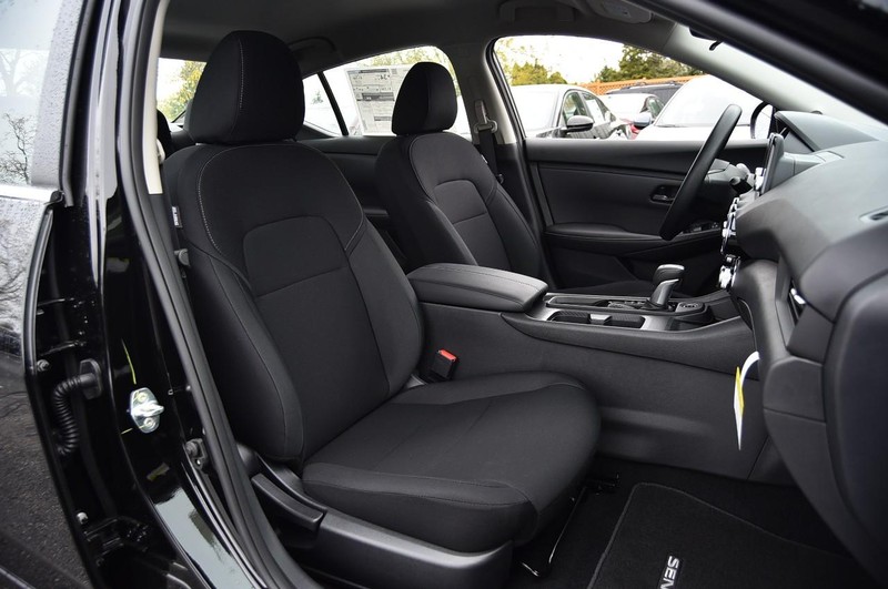 Nissan Sentra Vehicle Image 20