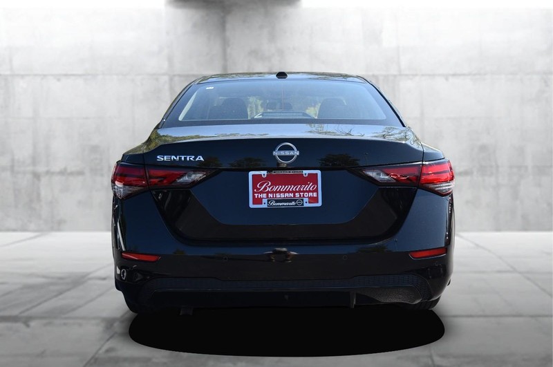 Nissan Sentra Vehicle Image 06
