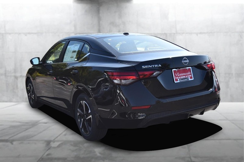 Nissan Sentra Vehicle Image 07