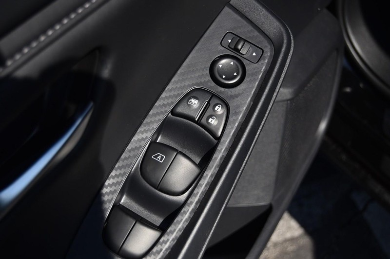 Nissan Sentra Vehicle Image 09