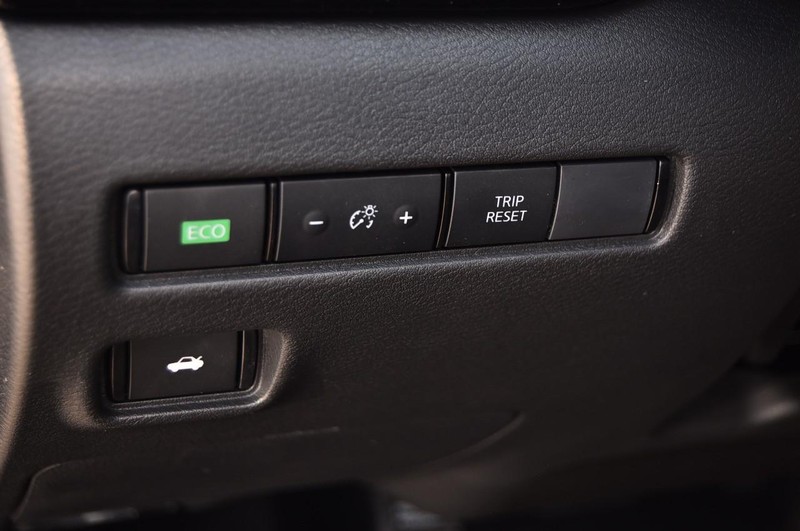 Nissan Sentra Vehicle Image 11