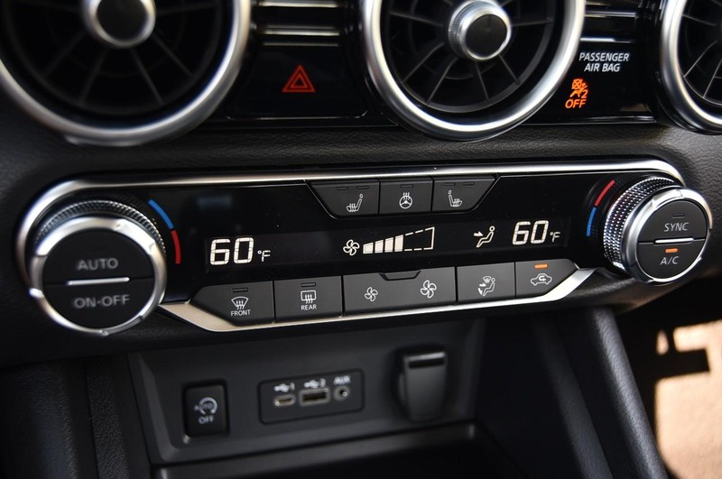 Nissan Sentra Vehicle Image 15