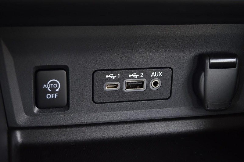 Nissan Sentra Vehicle Image 16