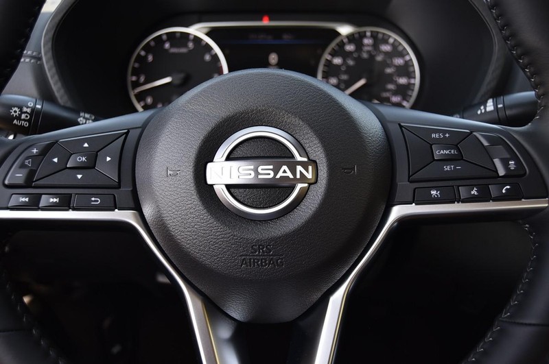Nissan Sentra Vehicle Image 18