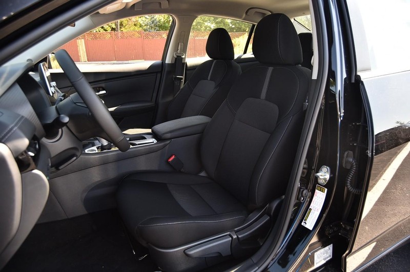Nissan Sentra Vehicle Image 19