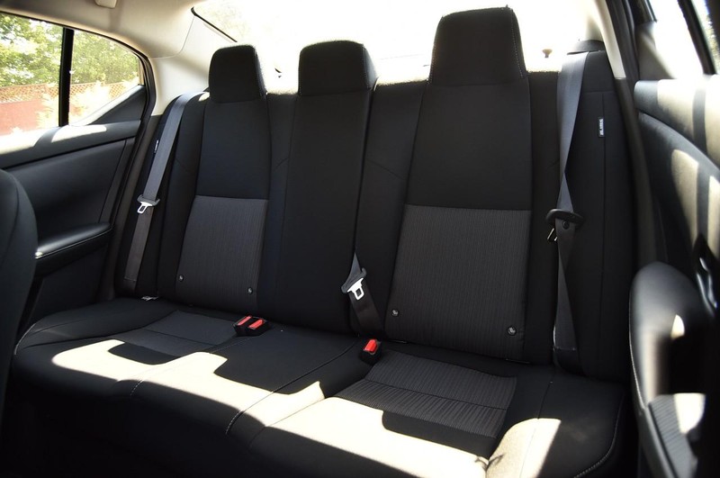 Nissan Sentra Vehicle Image 21