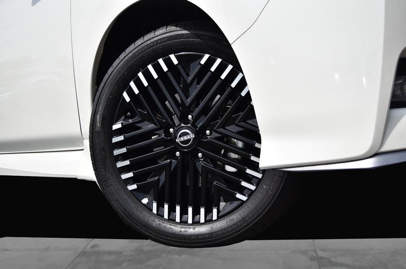 Nissan LEAF Vehicle Image 03