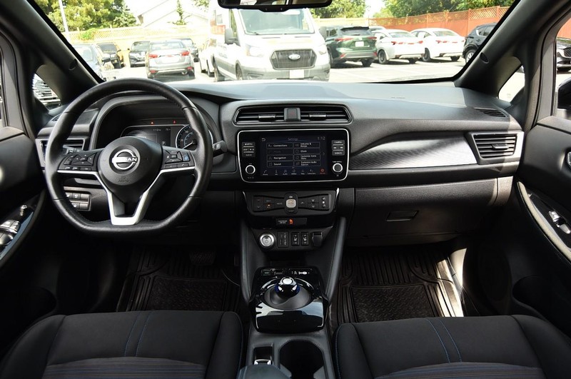 Nissan LEAF Vehicle Image 08