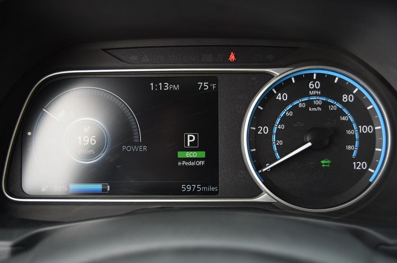 Nissan LEAF Vehicle Image 12