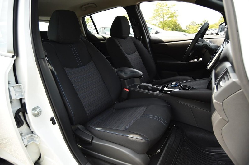 Nissan LEAF Vehicle Image 20