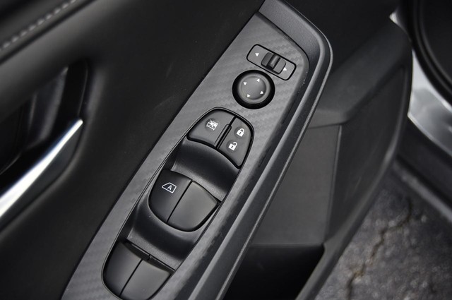 Nissan Sentra Vehicle Image 09