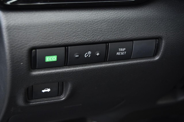 Nissan Sentra Vehicle Image 11