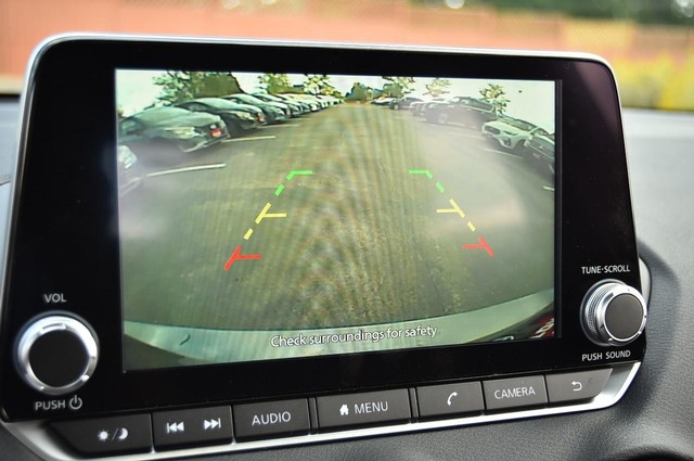 Nissan Sentra Vehicle Image 13