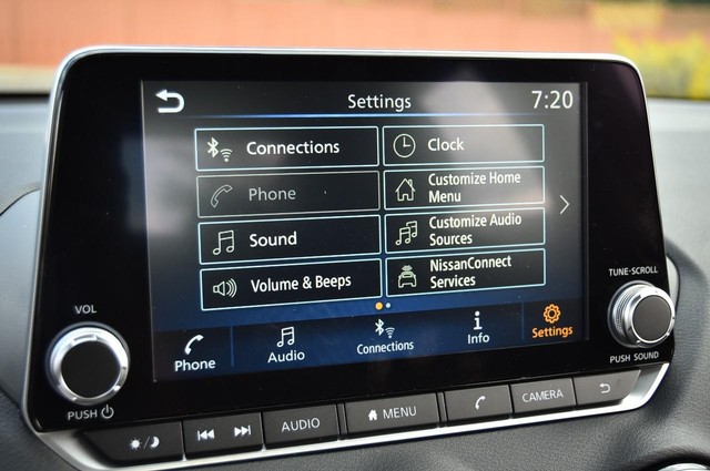 Nissan Sentra Vehicle Image 14