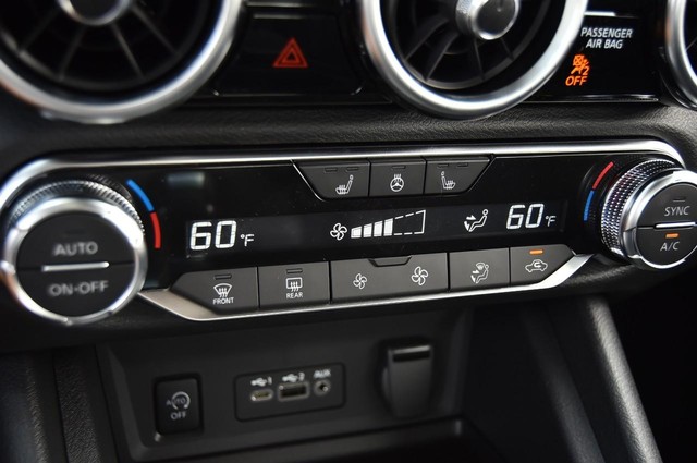 Nissan Sentra Vehicle Image 15