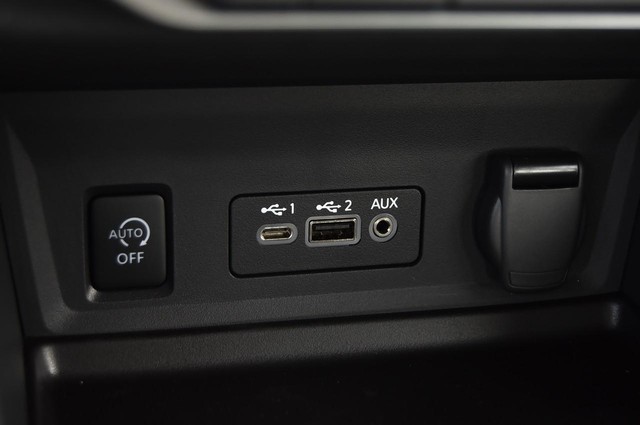 Nissan Sentra Vehicle Image 16