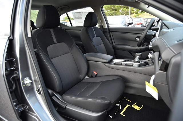 Nissan Sentra Vehicle Image 20