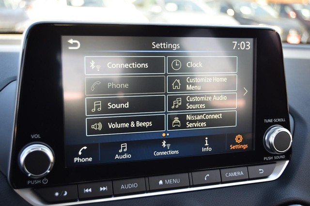 Nissan Sentra Vehicle Image 14