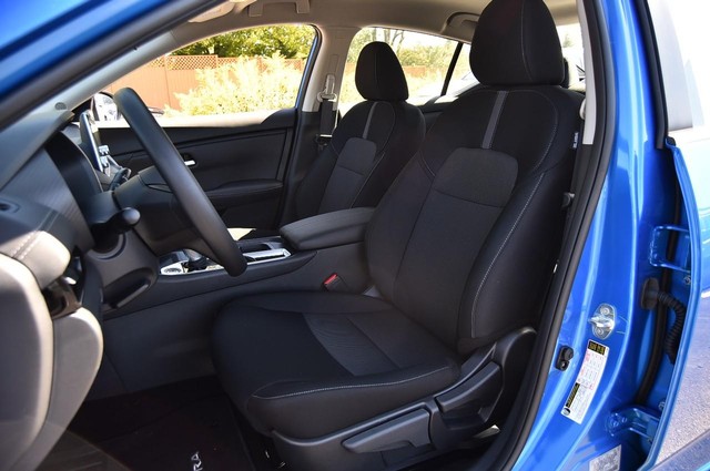 Nissan Sentra Vehicle Image 19