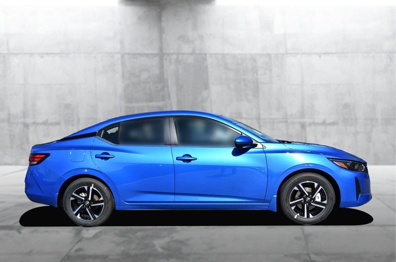 Nissan Sentra Vehicle Image 05
