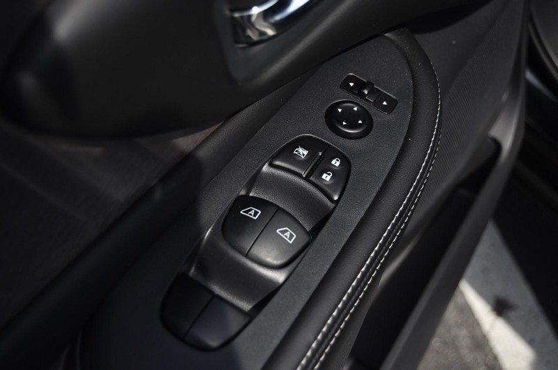 Nissan Murano Vehicle Image 09