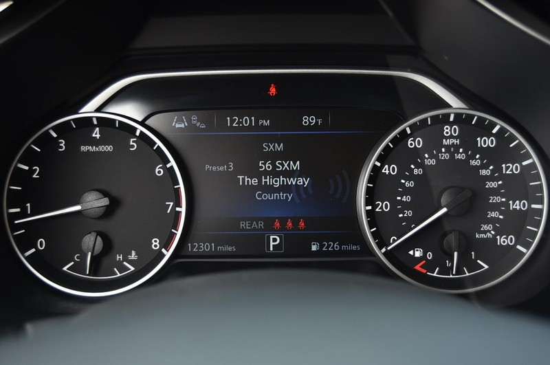 Nissan Murano Vehicle Image 13