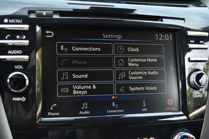 Nissan Murano Vehicle Image 15