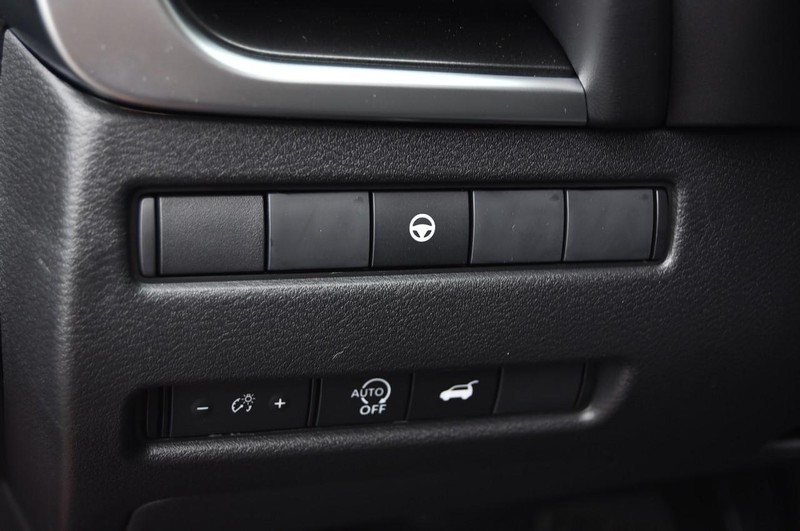 Nissan Rogue Vehicle Image 11