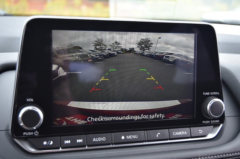 Nissan Rogue Vehicle Image 13