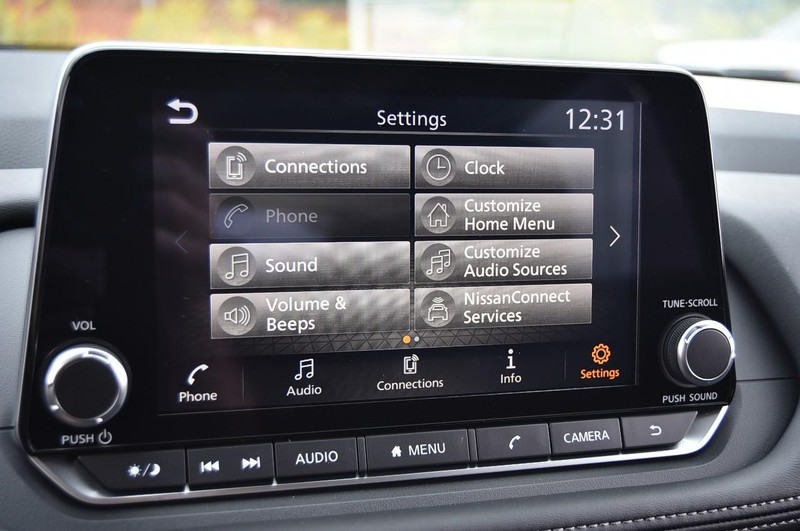 Nissan Rogue Vehicle Image 14
