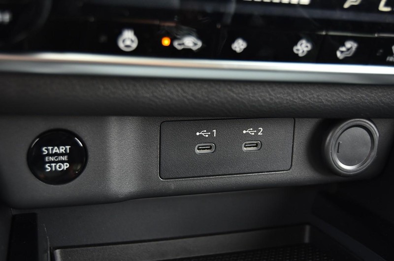 Nissan Rogue Vehicle Image 16