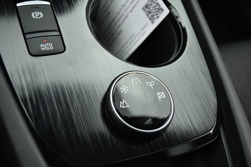 Nissan Rogue Vehicle Image 17