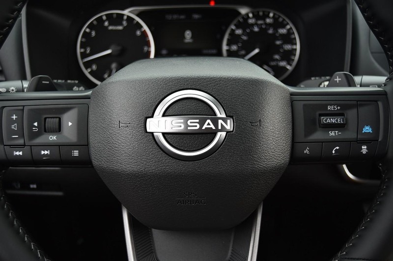 Nissan Rogue Vehicle Image 18
