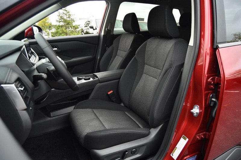 Nissan Rogue Vehicle Image 19
