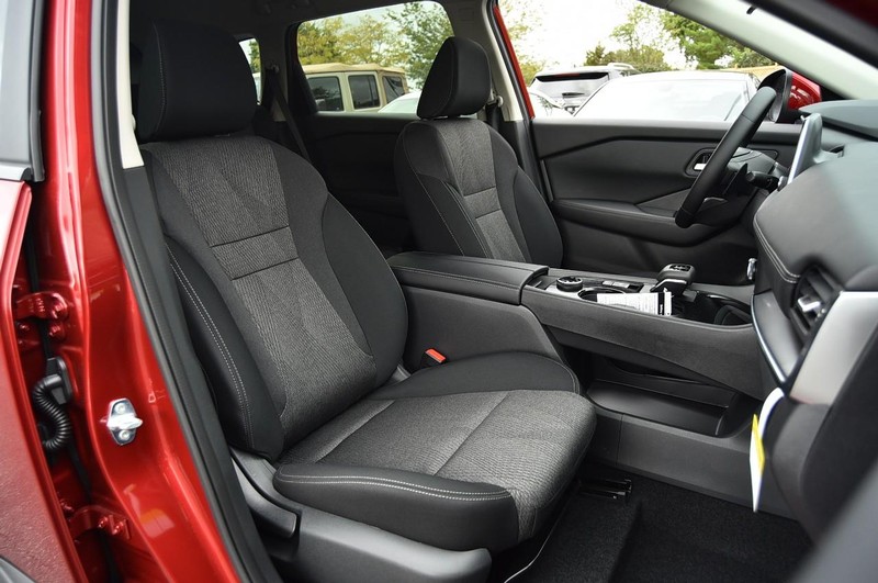 Nissan Rogue Vehicle Image 20