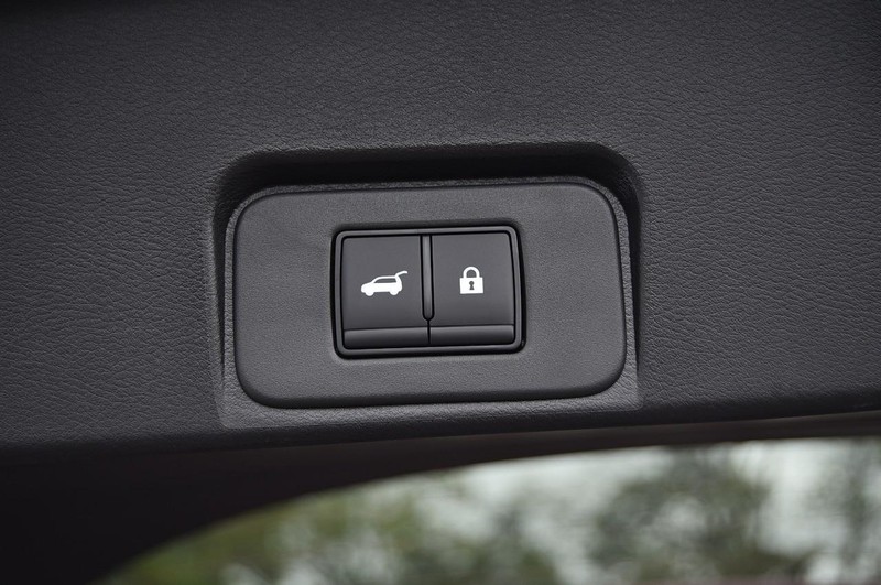 Nissan Rogue Vehicle Image 25
