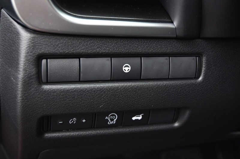 Nissan Rogue Vehicle Image 11