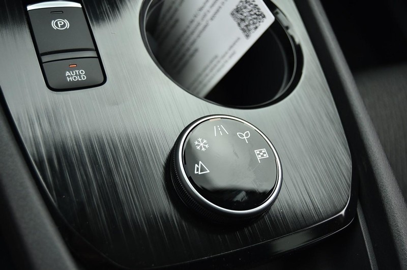 Nissan Rogue Vehicle Image 17