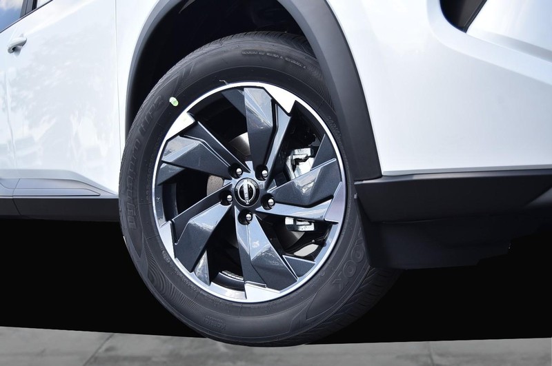 Nissan Rogue Vehicle Image 03