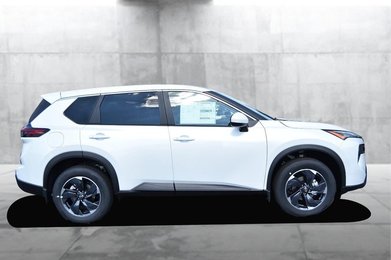 Nissan Rogue Vehicle Image 05